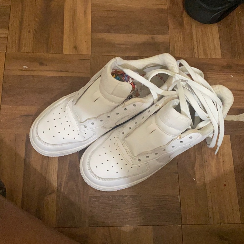 Air Force 1s size 7 in women